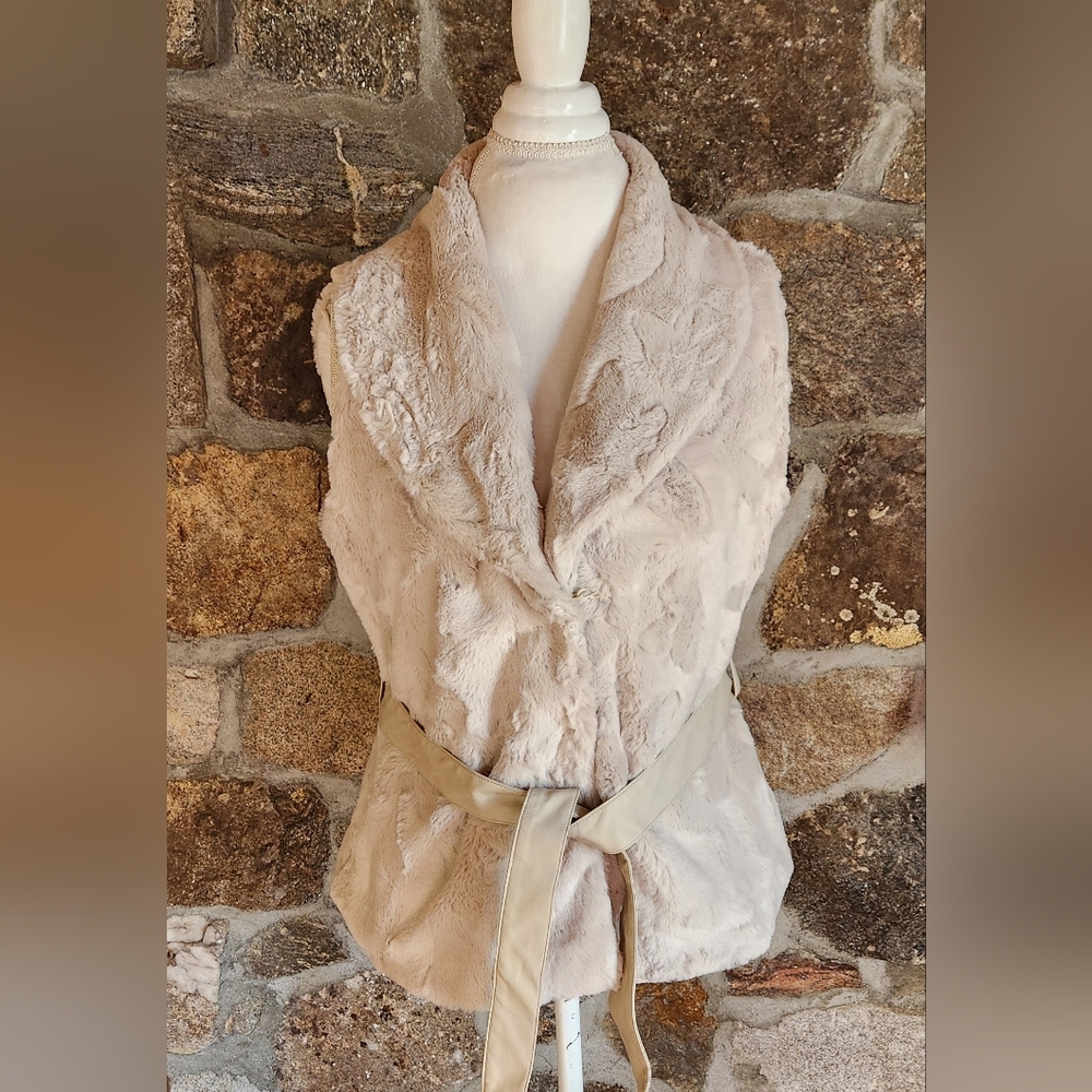 Ellen Reyes Vest Size PL Faux Fur Light Tan BEIGE Tie Waist